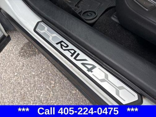 2020 Toyota RAV4 Hybrid SE