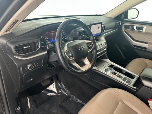 AGATE BLACK METALLIC 2021 Ford Explorer XLT