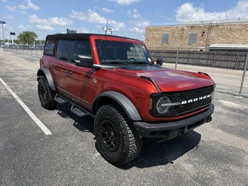 HOT PEPPER RED MET TINT CC 2024 Ford Bronco WILDTRAK