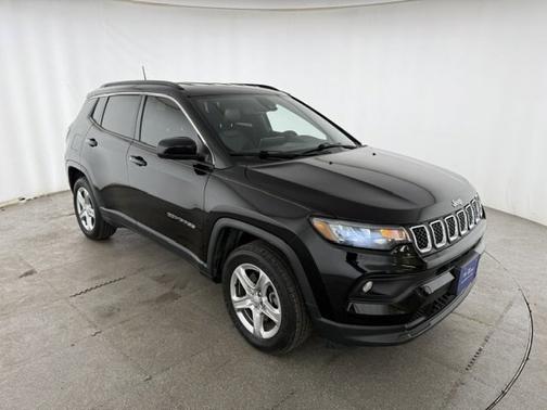 Diamond Black Crystal Pearlcoat 2023 Jeep Compass LATITUDE