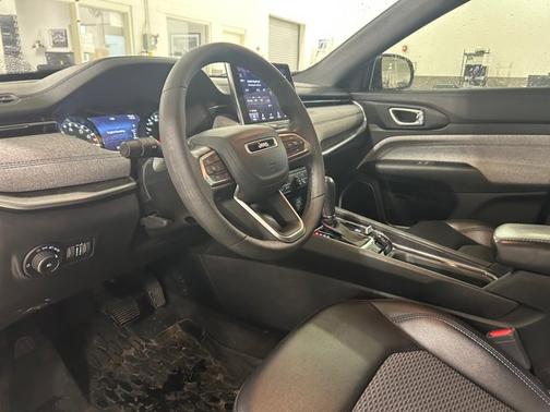 Diamond Black Crystal Pearlcoat 2023 Jeep Compass LATITUDE