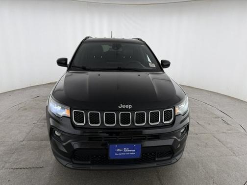 Diamond Black Crystal Pearlcoat 2023 Jeep Compass LATITUDE