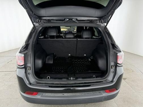 Diamond Black Crystal Pearlcoat 2023 Jeep Compass LATITUDE