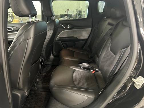 Diamond Black Crystal Pearlcoat 2023 Jeep Compass LATITUDE