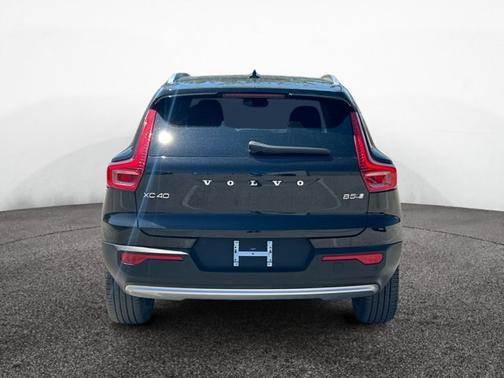 Bright 2023 Volvo XC40 B5 ULTIMATE BRIGHT THEME