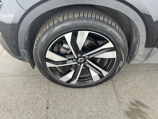 Bright 2023 Volvo XC40 B5 ULTIMATE BRIGHT THEME