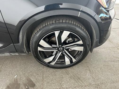 Bright 2023 Volvo XC40 B5 ULTIMATE BRIGHT THEME