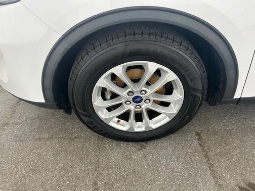OXFORD WHITE 2021 Ford Escape SE