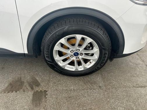 OXFORD WHITE 2021 Ford Escape SE