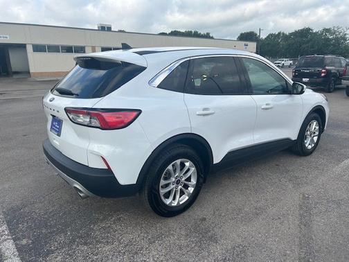 OXFORD WHITE 2021 Ford Escape SE
