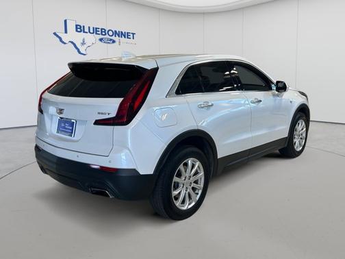 Crystal White Tricoat 2023 Cadillac XT4 LUXURY