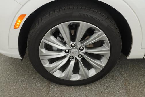 White Frost Tri-Coat 2025 Buick Envista AVENIR