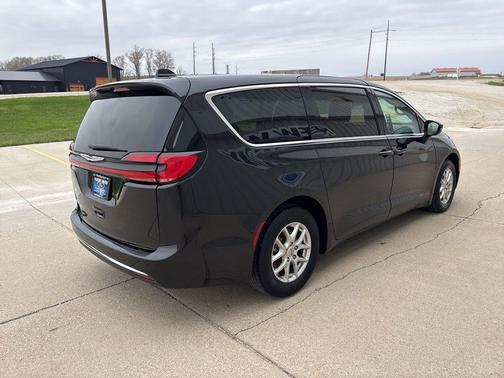 2023 Chrysler Pacifica Touring-L