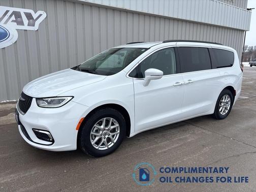 2022 Chrysler Pacifica Touring-L
