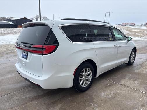 2022 Chrysler Pacifica Touring-L