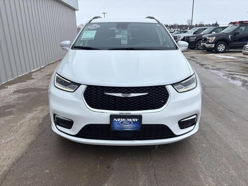 2022 Chrysler Pacifica Touring-L