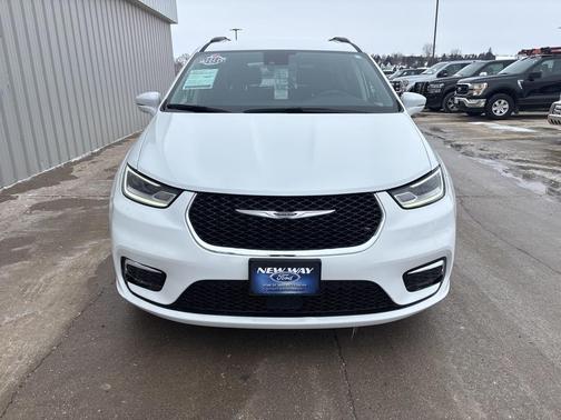2022 Chrysler Pacifica Touring-L