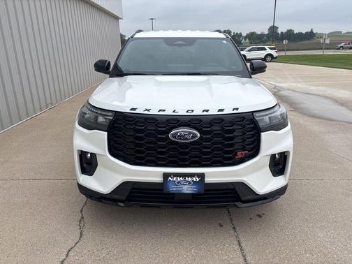 Star White 2026 Ford Explorer ST