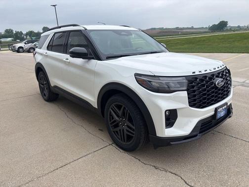 Star White 2026 Ford Explorer ST