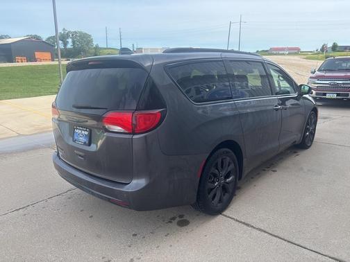 2019 Chrysler Pacifica Touring-L Plus
