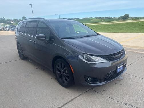 2019 Chrysler Pacifica Touring-L Plus