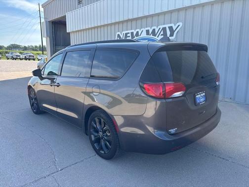 2019 Chrysler Pacifica Touring-L Plus