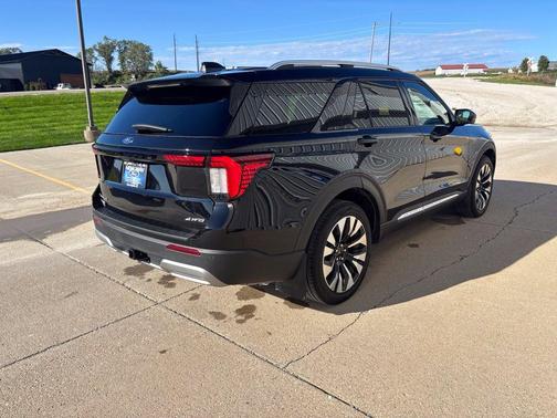 Agate Black Metallic 2026 Ford Explorer Platinum