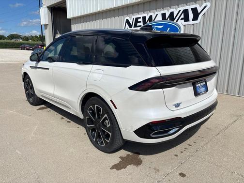 White Platinum Clearcoat Metallic 2024 Lincoln Nautilus Reserve