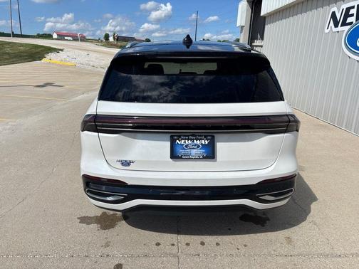 White Platinum Clearcoat Metallic 2024 Lincoln Nautilus Reserve