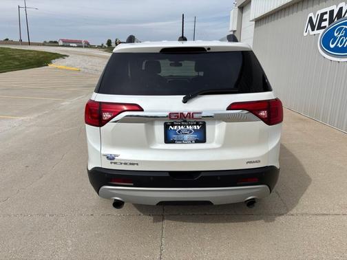 White Frost Tri-Coat 2019 GMC Acadia SLT-1