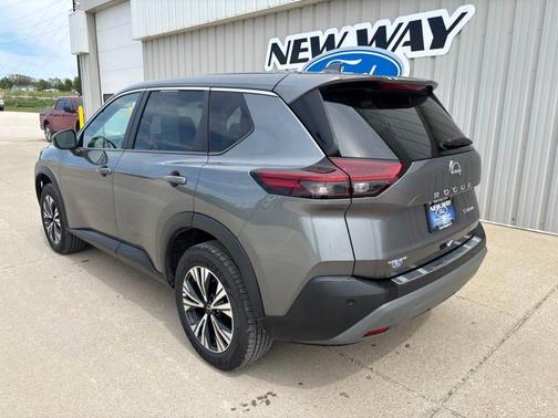 Gun Metallic 2022 Nissan Rogue SV