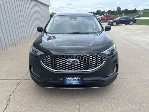 Green Metallic 2023 Ford Edge SEL