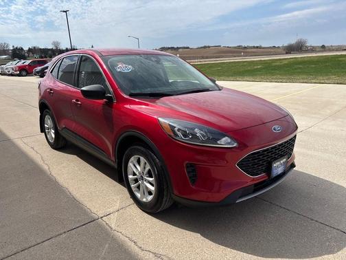 Rapid Red Metallic Tinted Clearcoat 2022 Ford Escape SE