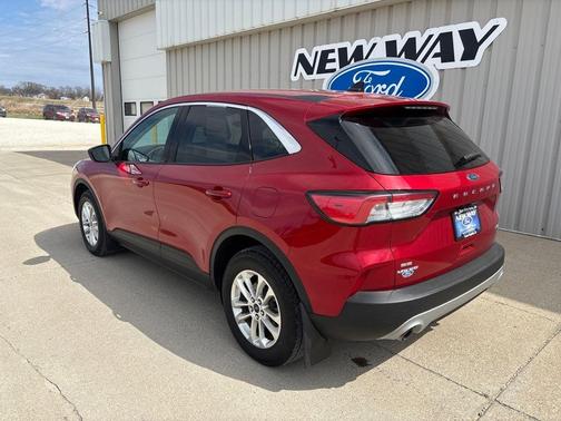 Rapid Red Metallic Tinted Clearcoat 2022 Ford Escape SE