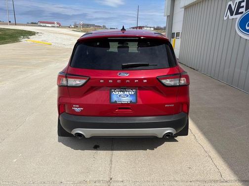 Rapid Red Metallic Tinted Clearcoat 2022 Ford Escape SE