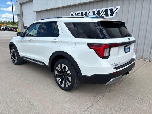 Star White 2026 Ford Explorer Platinum