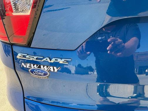 Lightning Blue Metallic 2019 Ford Escape SE