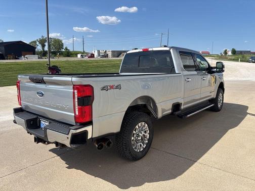 Iconic Silver Metallic 2021 Ford F-350 Lariat Super Duty