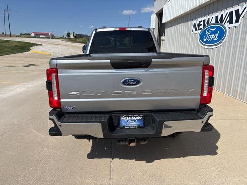 Iconic Silver Metallic 2021 Ford F-350 Lariat Super Duty
