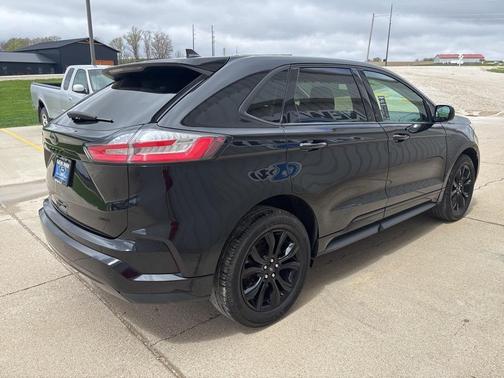 2022 Ford Edge SE