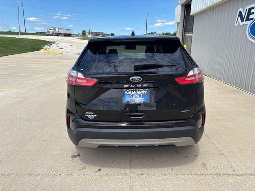 Black Metallic 2024 Ford Edge SEL