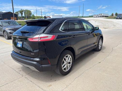 Black Metallic 2024 Ford Edge SEL