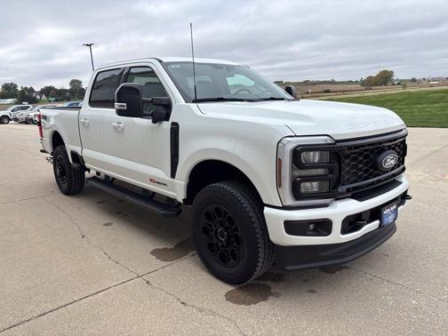 Star White 2027 Ford F-350 Lariat Super Duty