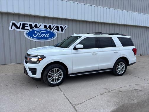 White Metallic 2022 Ford Expedition XLT