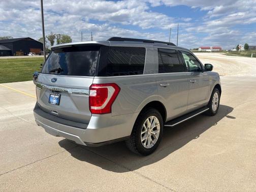 Iconic Silver Metallic 2021 Ford Expedition XLT