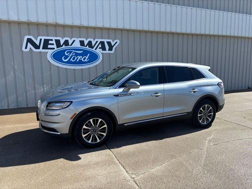 Radiance Metallic 2022 Lincoln Nautilus Standard