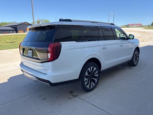 Star White 2026 Ford Expedition Max Platinum