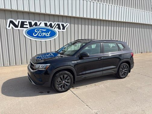 Deep Black Pearl Effect 2022 Volkswagen Taos 1.5T S