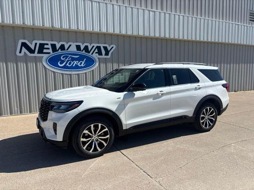 Star White 2027 Ford Explorer ST-Line