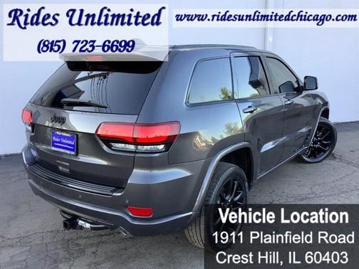 Granite Crystal Metallic Clearcoat 2017 Jeep Grand Cherokee Altitude